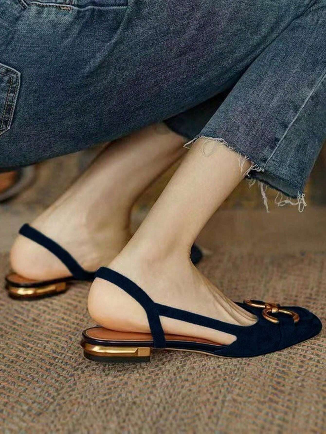 Sandalen Retro Stil mit Karree-Spitze und Schnalle für Damen