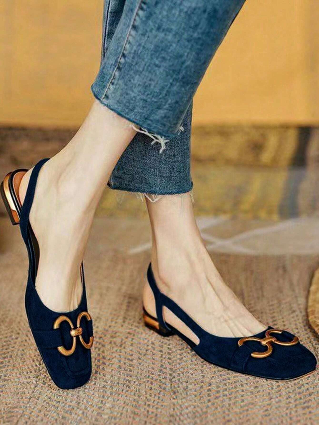 Sandalen Retro Stil mit Karree-Spitze und Schnalle für Damen