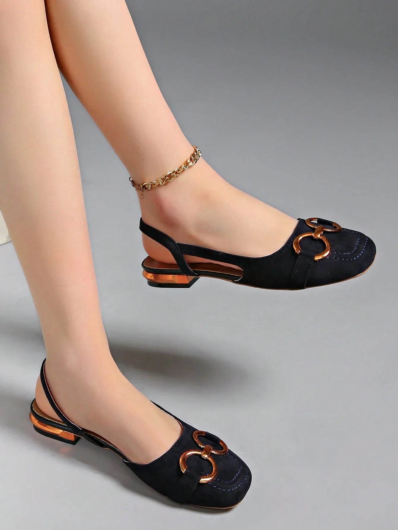 Sandalen Retro Stil mit Karree-Spitze und Schnalle für Damen