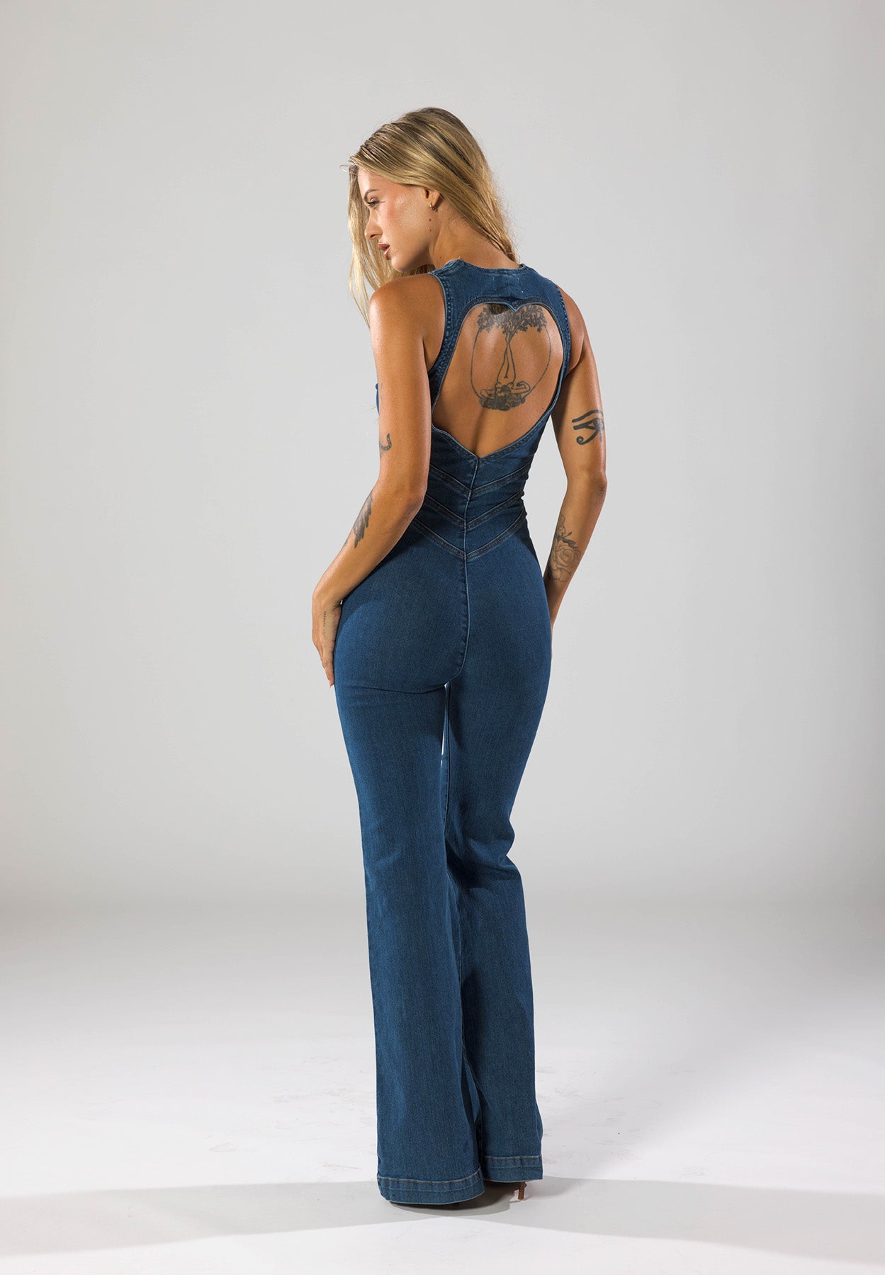 Jumpsuit aus hochwertigem Denim für moderne und stilvolle Frauen