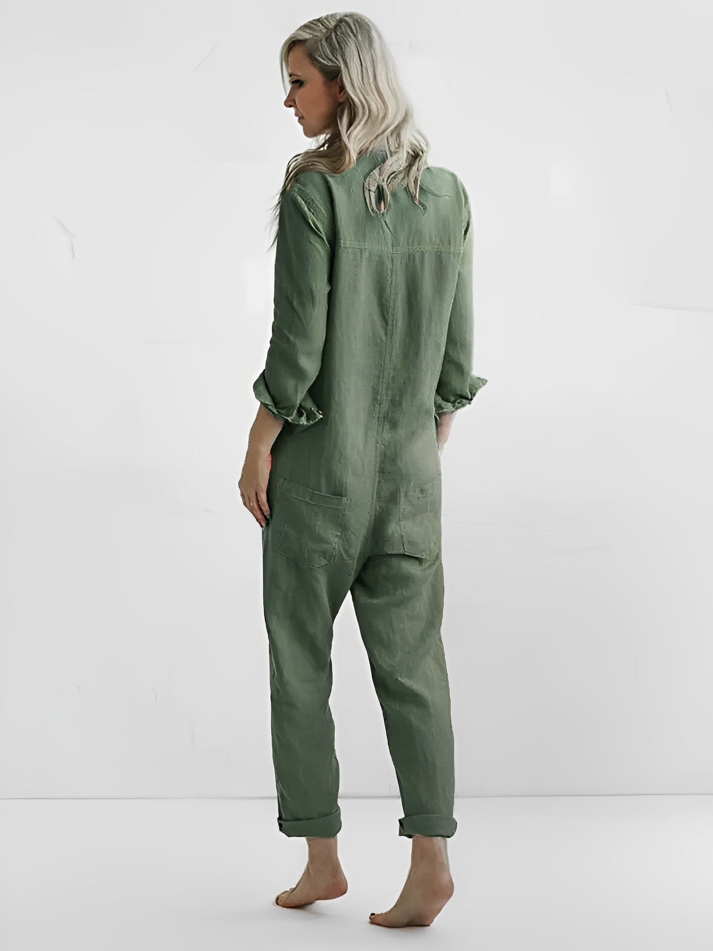 Jumpsuit modern und elegant mit grüner Farbe und Knöpfen