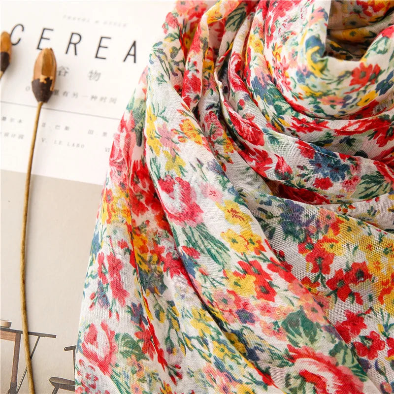 Frauen Schal mit Polka-Dots & Blumenmuster für kalte Tage