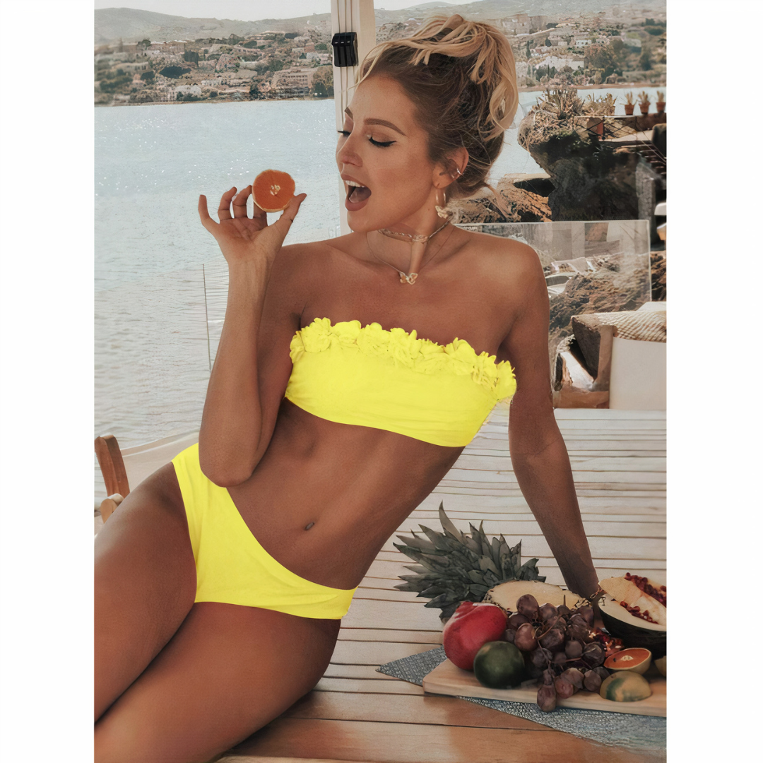 Bademode Bikini Damen mit Rüschen Bandeau Top und High Waist