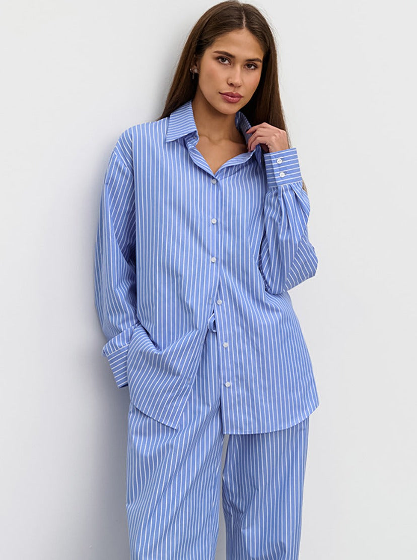 Eleganter gestreifter Zweiteiler für Frauen - Komfort & Stil