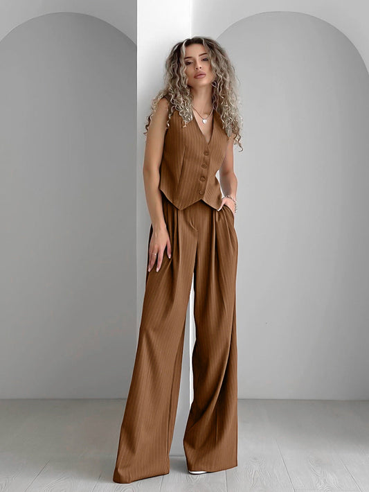 Gestreiftes Weste-Hosen-Set: Stilvoll & Bequem für Herbst