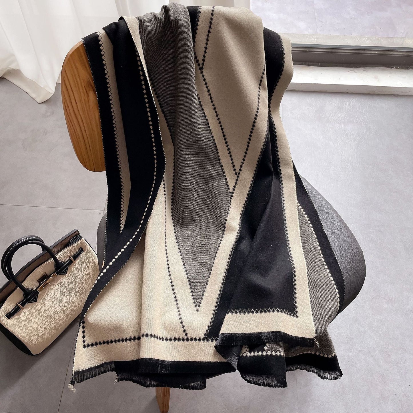 Schal aus feinstem Polyester für Frauen, weich und luxuriös
