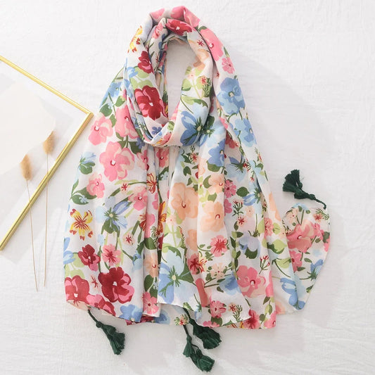 Luxuriöser Frauenschal mit Blumenmuster für stilvolle Frauen