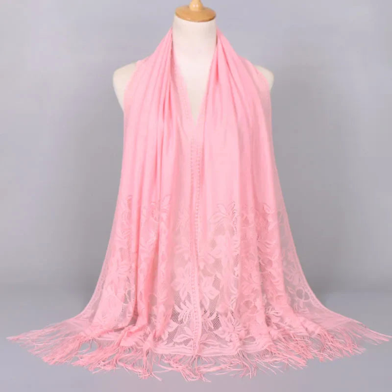Eleganter Frauenschal mit Spitzenmuster für festliche Anlässe