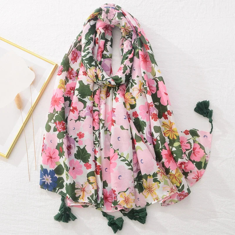 Luxuriöser Frauenschal mit Blumenmuster für stilvolle Frauen