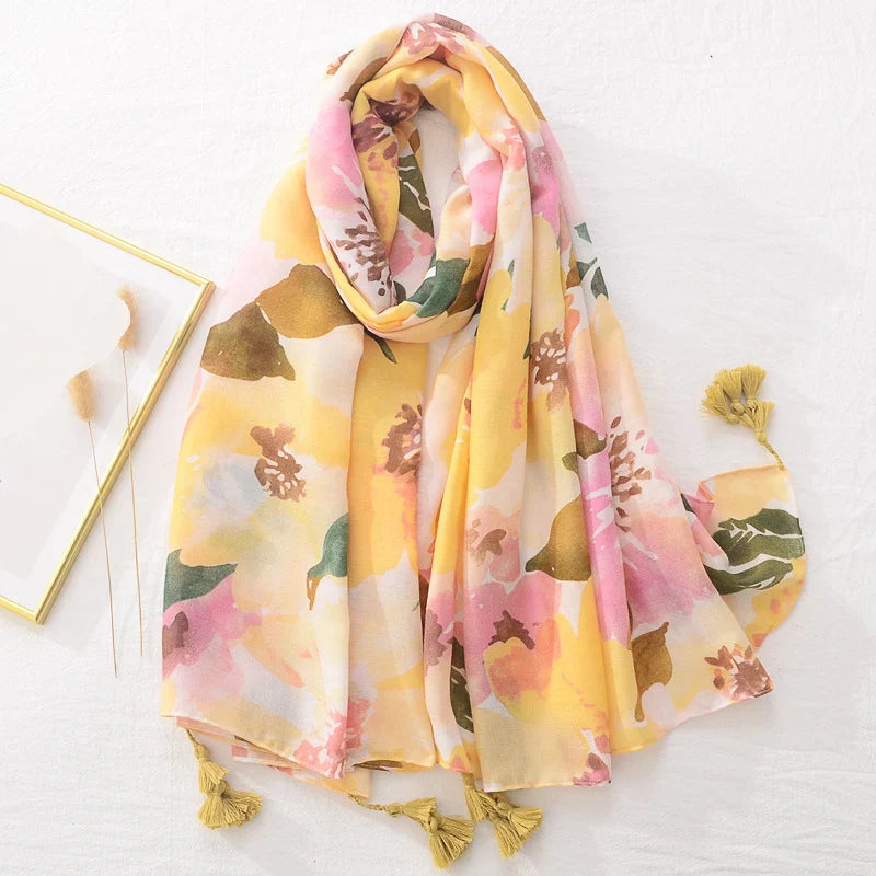 Luxuriöser Frauenschal mit Blumenmuster für stilvolle Frauen