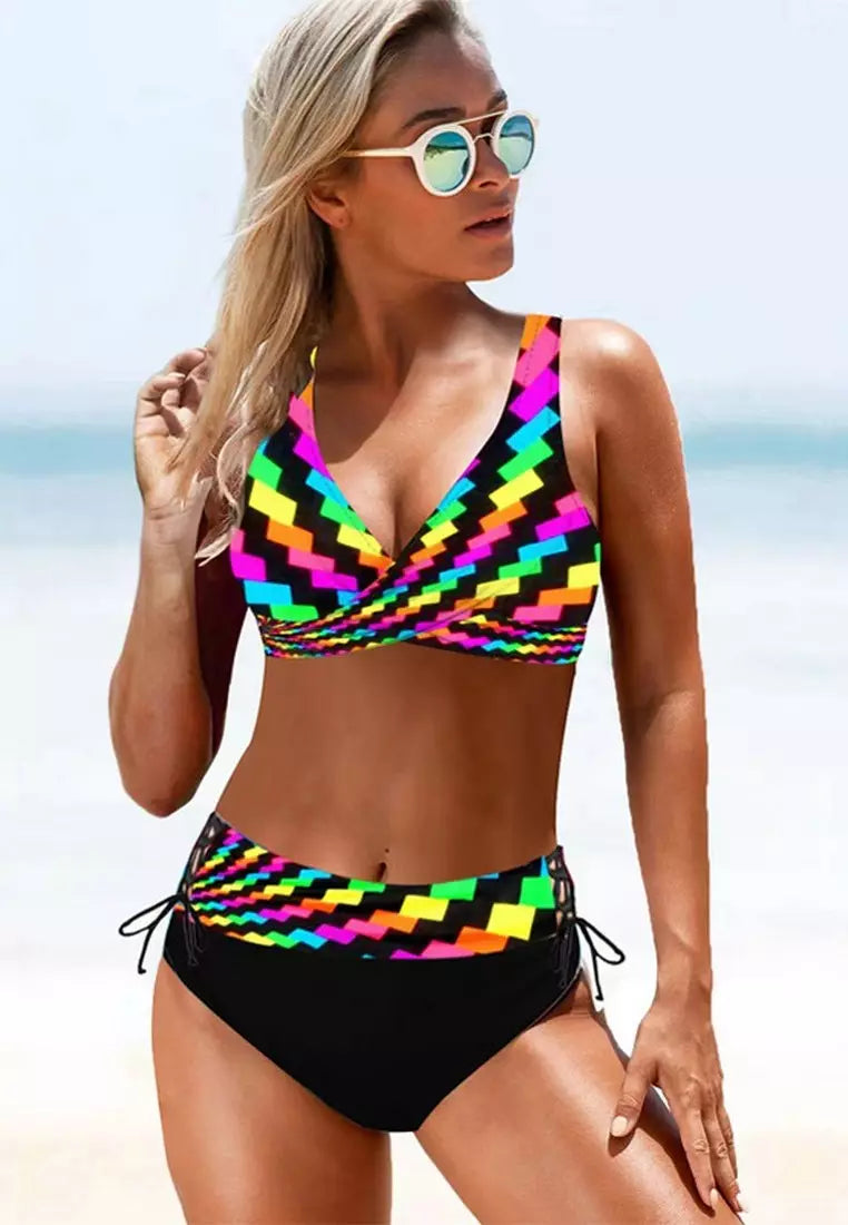 Bademode Damen Bikini mit V-Ausschnitt und Zickzackmuster