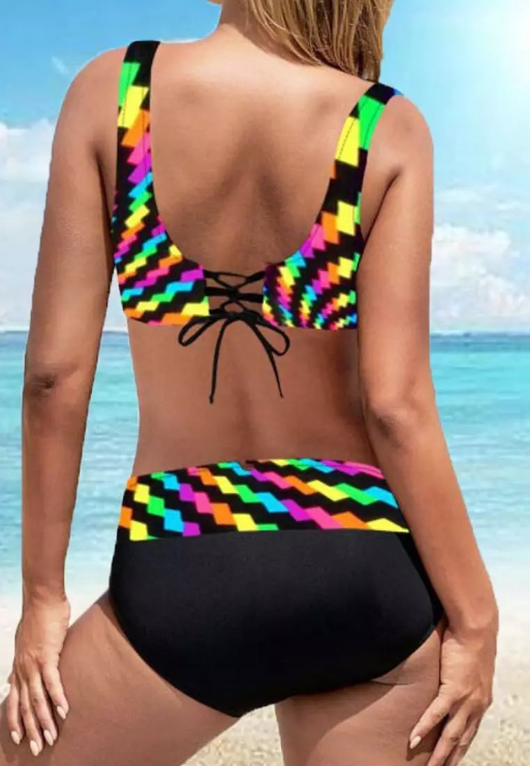 Bademode Damen Bikini mit V-Ausschnitt und Zickzackmuster