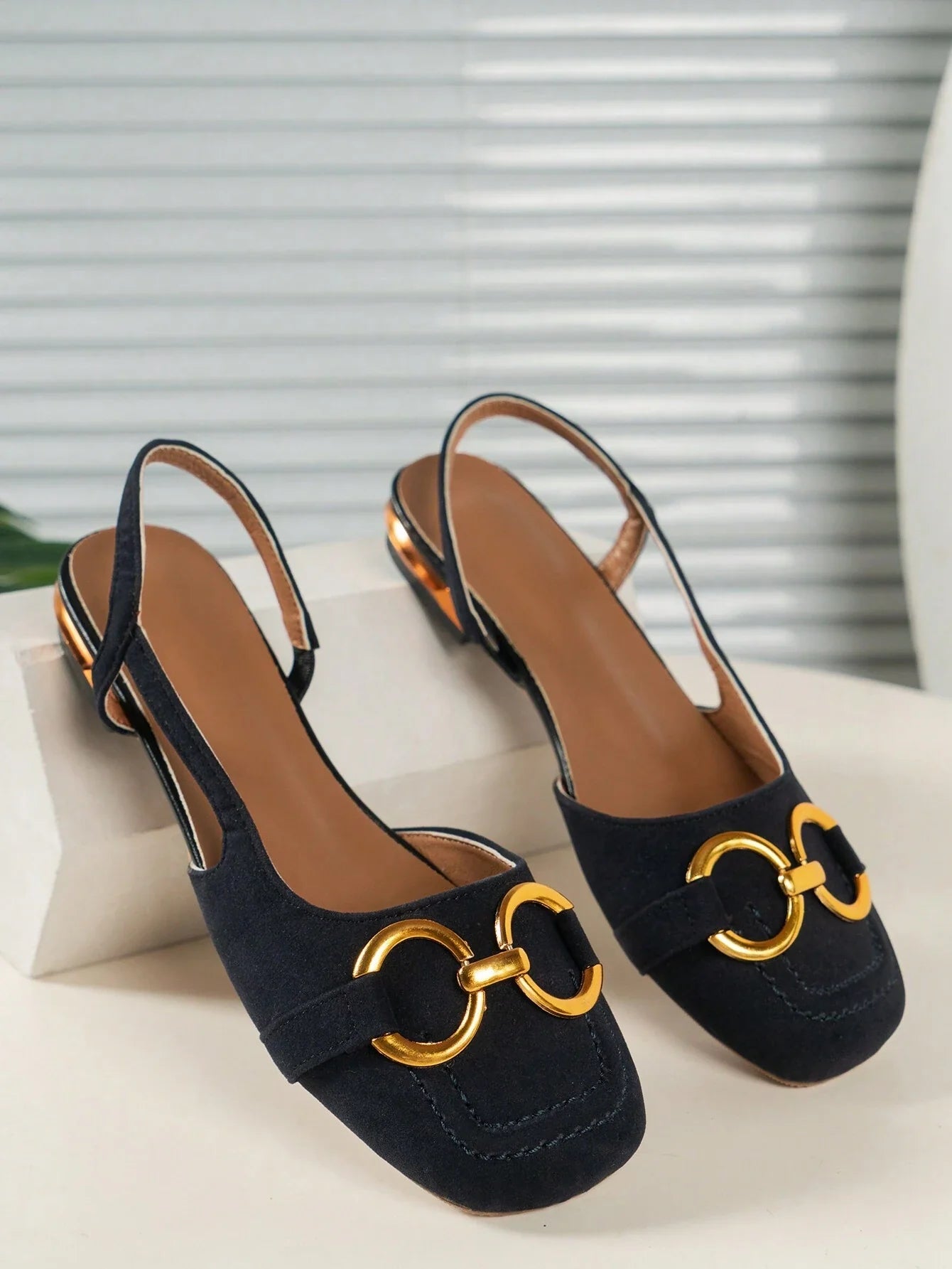 Sandalen Retro Stil mit Karree-Spitze und Schnalle für Damen