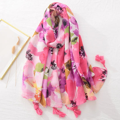 Luxuriöser Frauenschal mit Blumenmuster für stilvolle Frauen