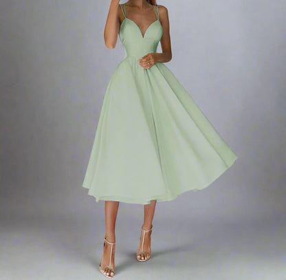 Kleider für Frauen – Elegantes Brautjungfernkleid mit schickem V-Ausschnitt